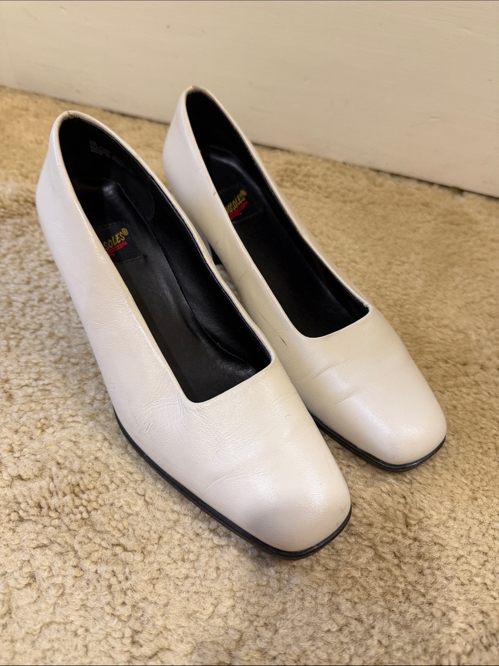 AEROSOLES White Round Square Toe Pump Heels
